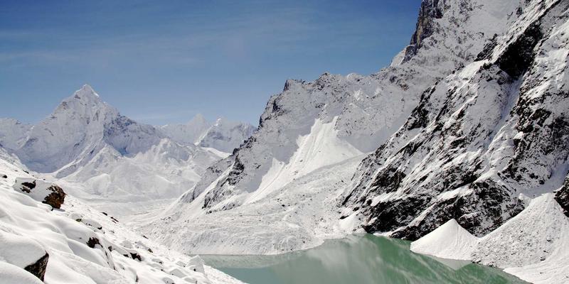 从基础布光到沉浸式光影：舞台演艺照明与景观亮化工程的核心构建