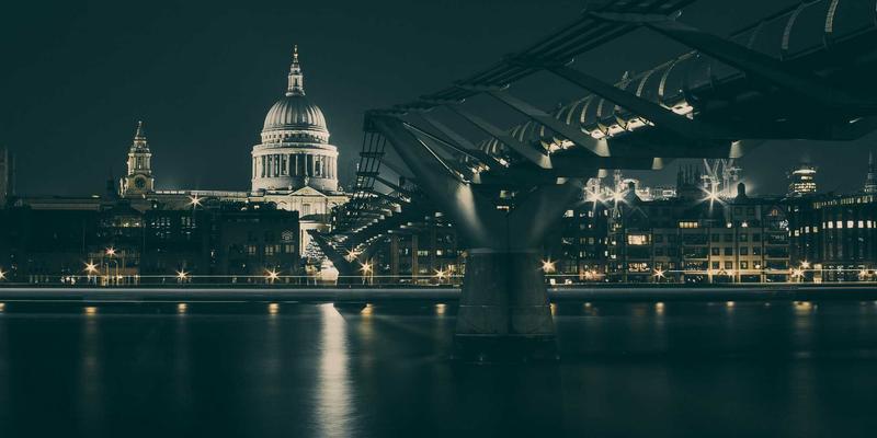 建筑照明新纪元：深度解析Mini LED与Micro LED技术在专业显示领域的应用前景